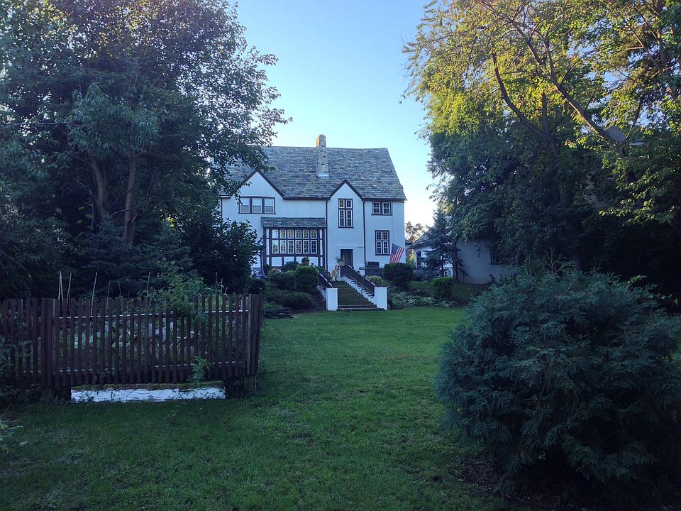2nd image of 575 Belgrove Dr