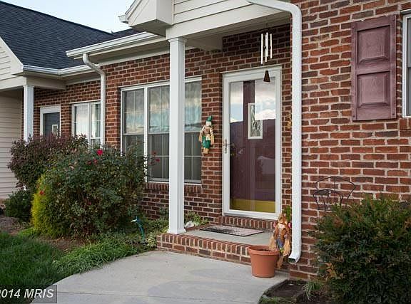 Nice Entrance w/ Covered Area!