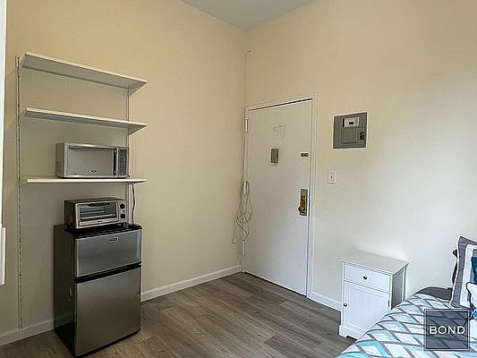 2nd image of 201 W 95th St APT 503