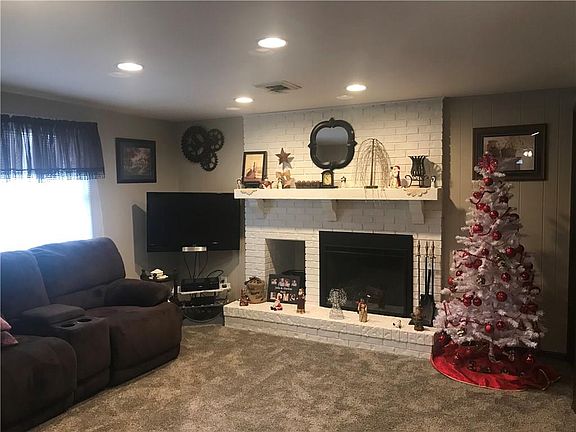 4th image of 104 Belair St