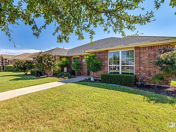 4th image of 4926 Red Oak Ln