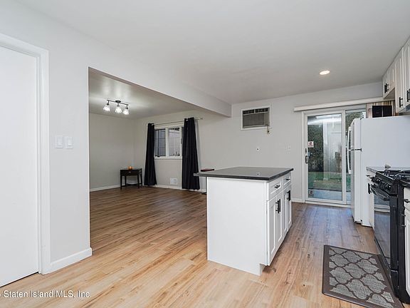 5th image of 131 Maybury Ave