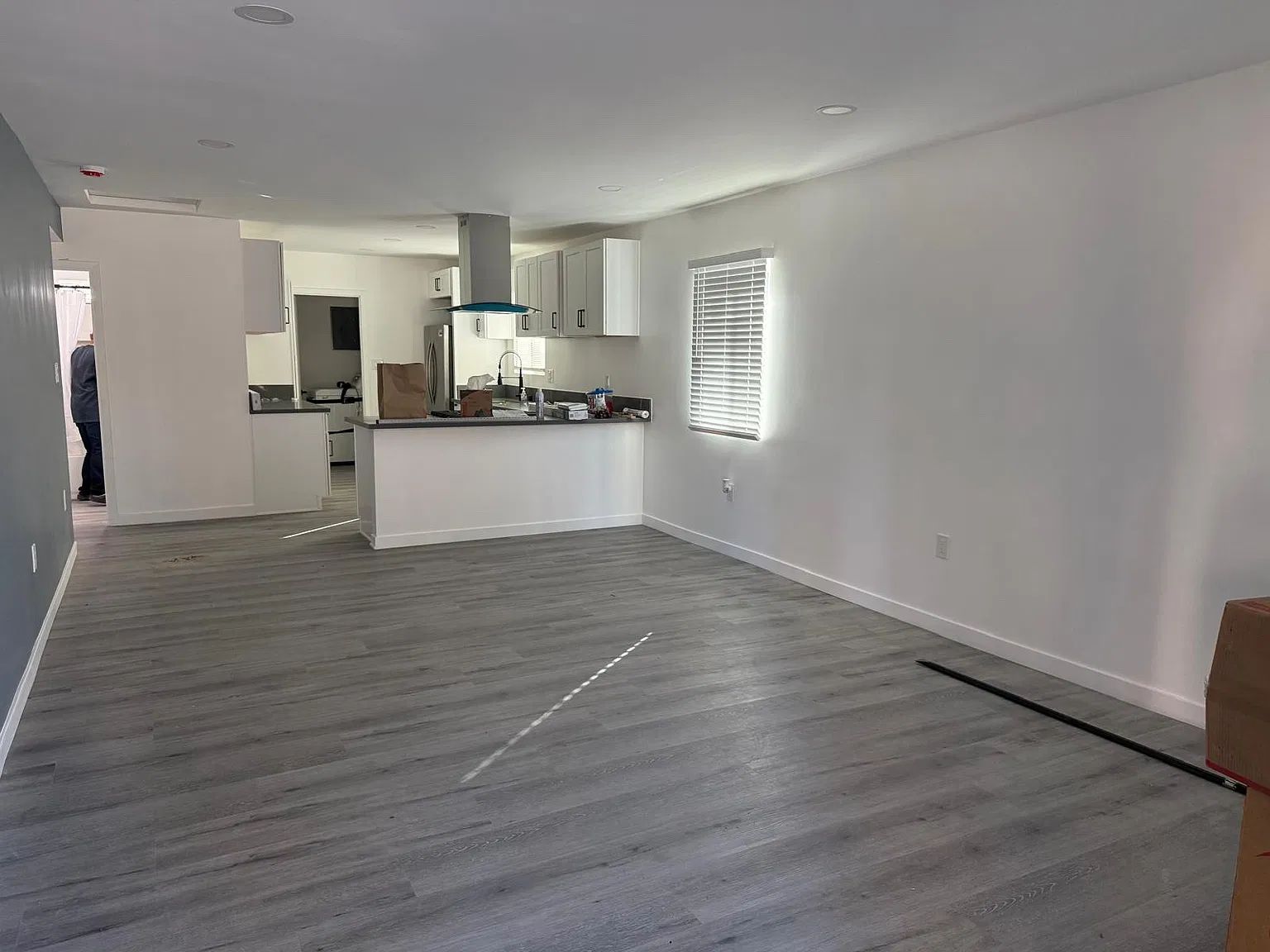3 bed, 1000 sqft, $3,200 — Photo 3