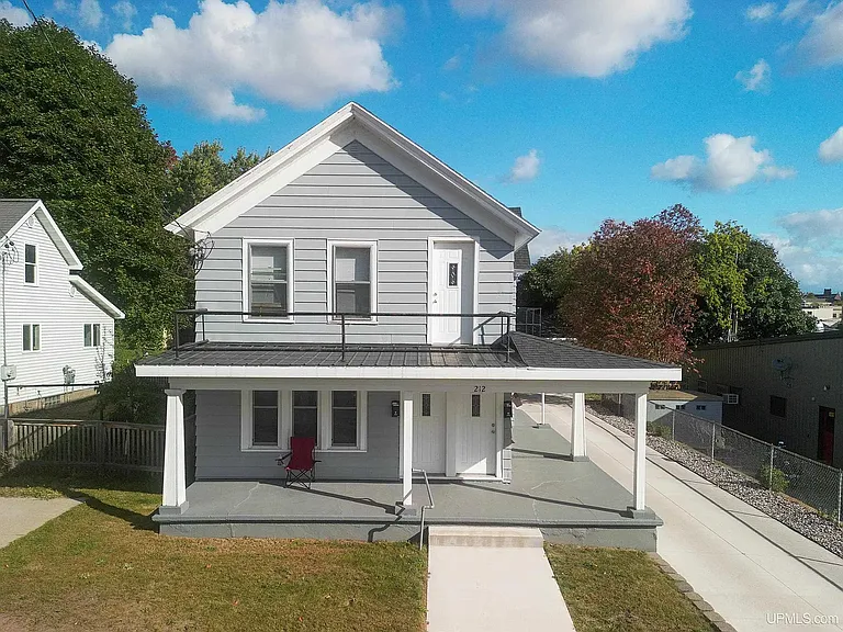 212 Rock St #1 — Photo 1
