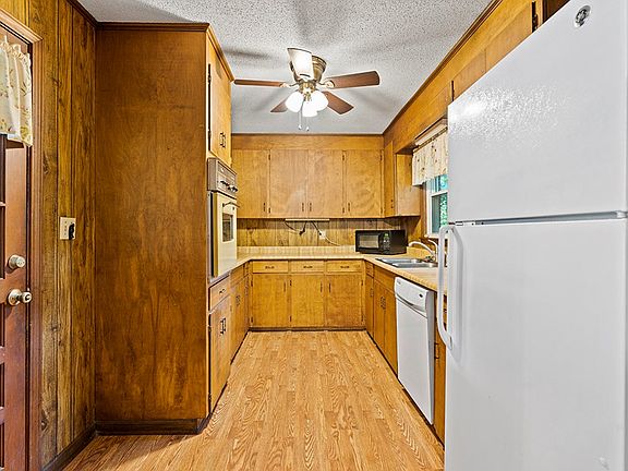 5th image of 205 Holly Ave