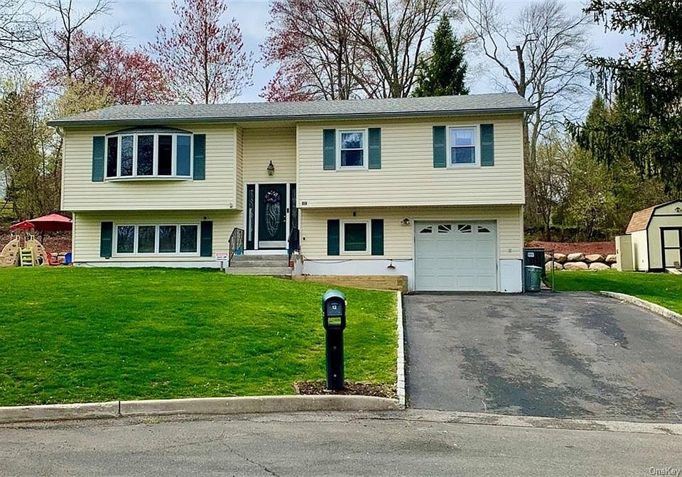1st image of 12 Tanglewood Ct