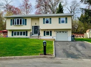 12 Tanglewood Ct, Congers, NY 10920
