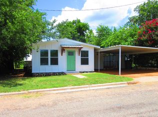 807 E Ellis St, Llano, TX 78643