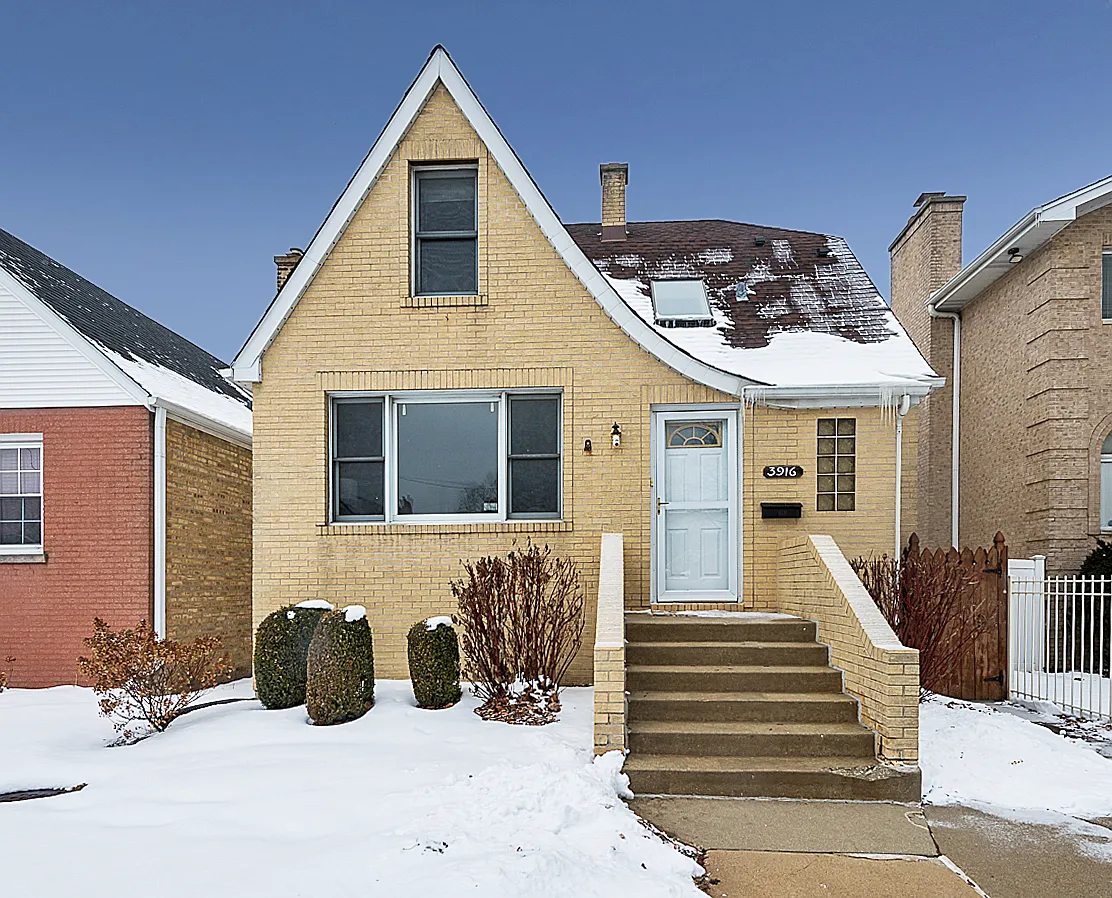 3916 N Pontiac Ave photo 1
