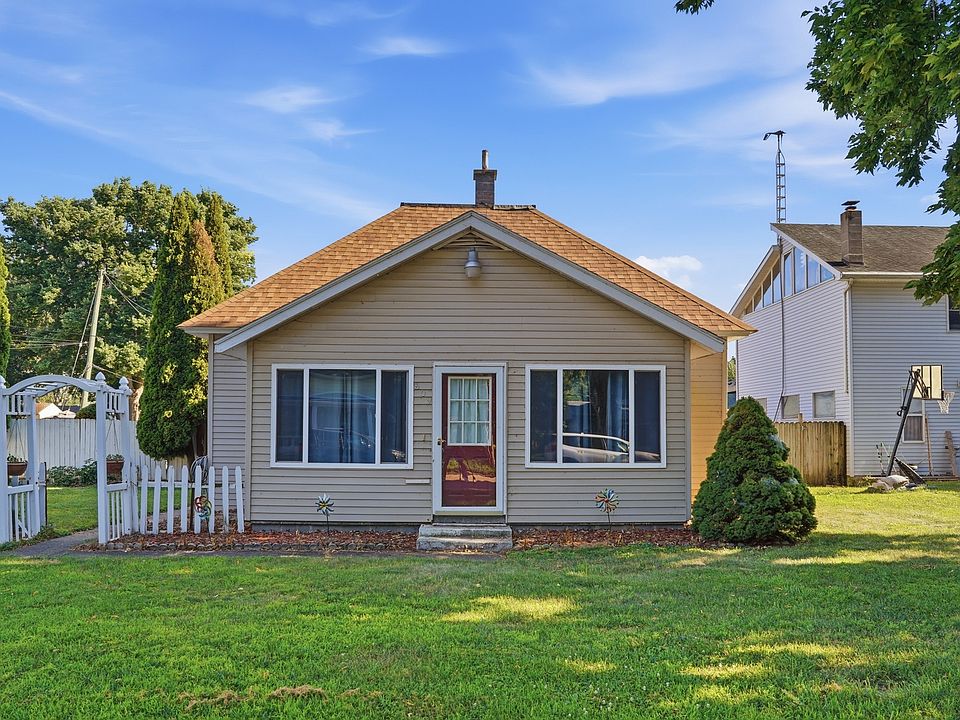 1st image of 809 W 5th St
