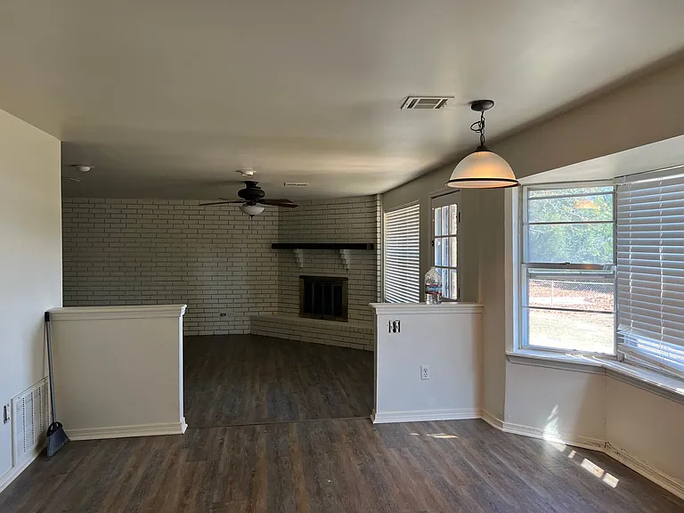 Eat in kitchen area