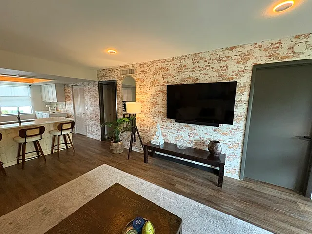 2 bed, 975 sqft, $2,650 — Photo 3
