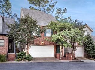 26 Foxcroft Village Dr, Little Rock, AR 72227