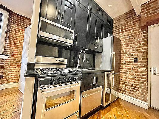 5th image of 420 E 13th St APT 1