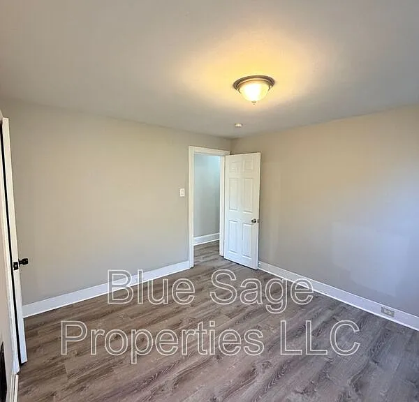 913 8th Ave — Photo 21