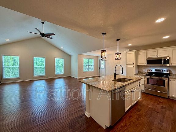 3rd image of 47 Parrot Rd