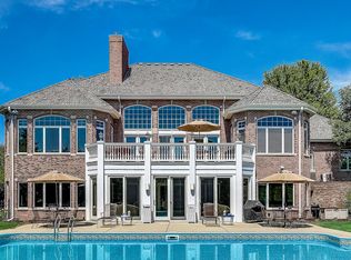 1607 E Bristlecone Dr, Hartland, WI 53029