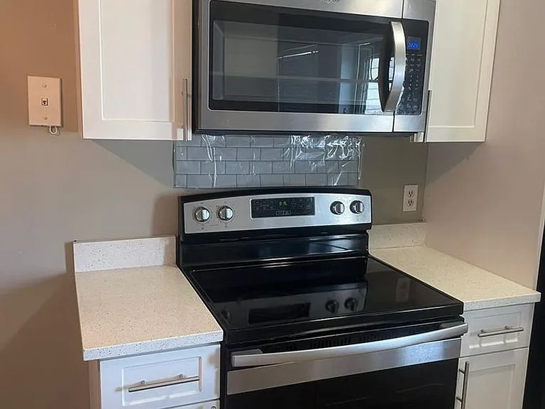 702 N L St #13 — Photo 3