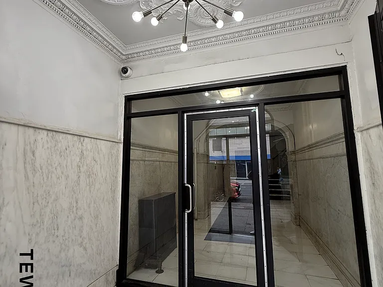 2085 Lexington Ave #4D — Photo 13