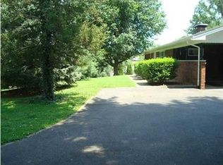 711 Law Dr, Newburgh, IN