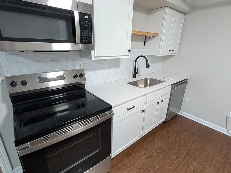 2022 Williams Ave — Photo 4