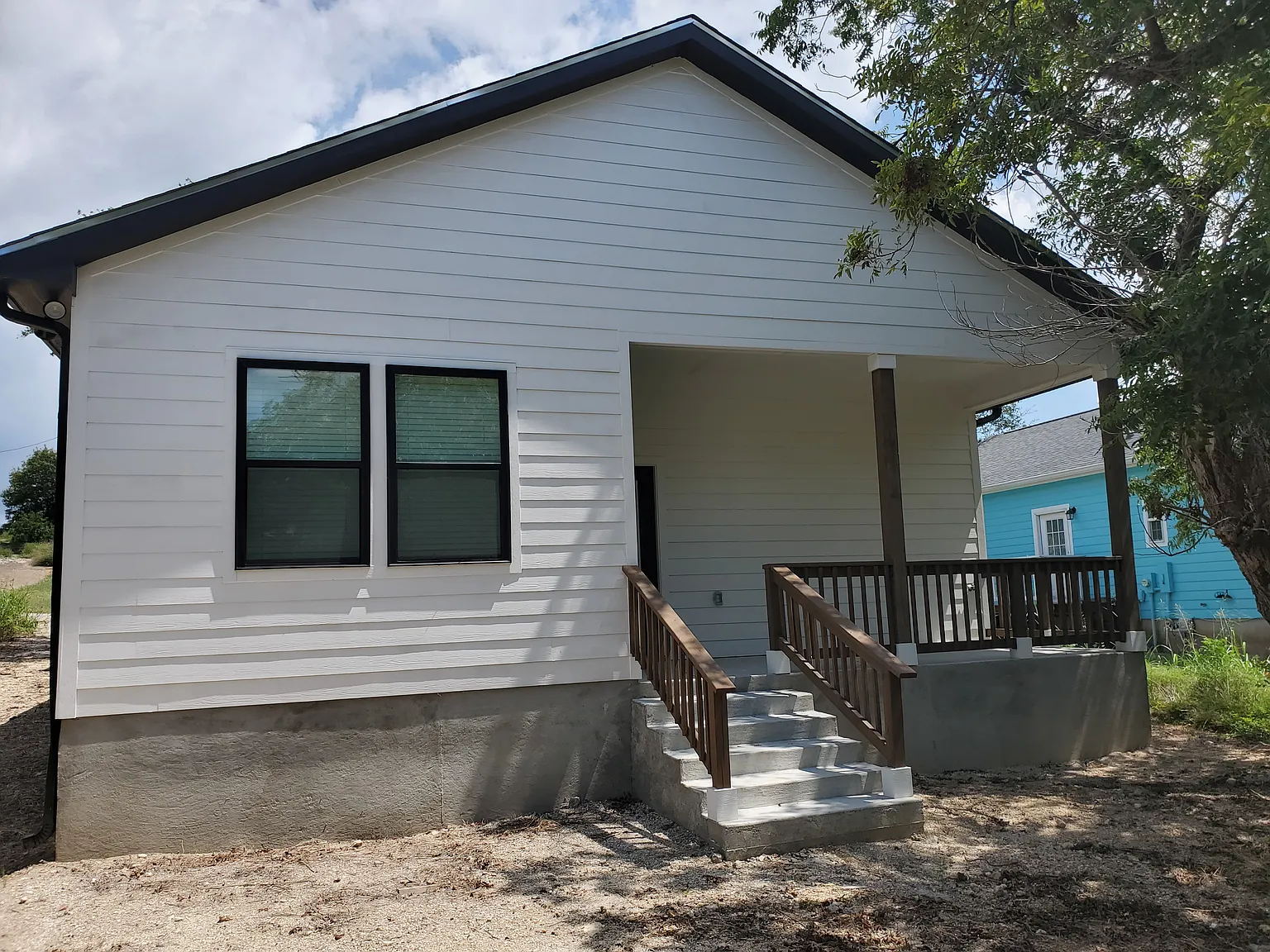100 Nathan Ln — Photo 2