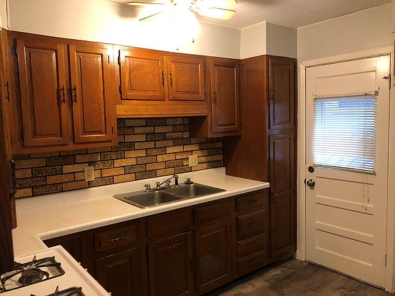4th image of 211 W 81st St