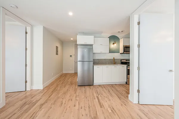 Rented by Voro, LLC | media 4