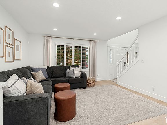 4th image of 8498 S Terrace Dr E