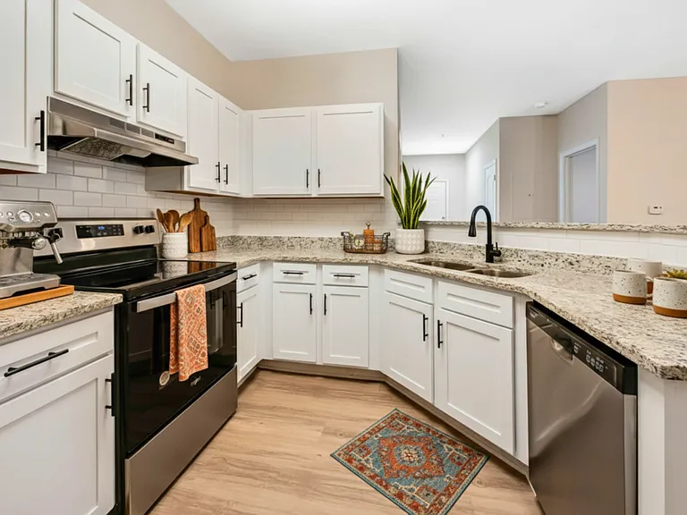 Ashbury Square Apartments — Photo 2
