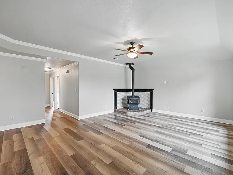 305 Timbercreek Ct — Photo 3