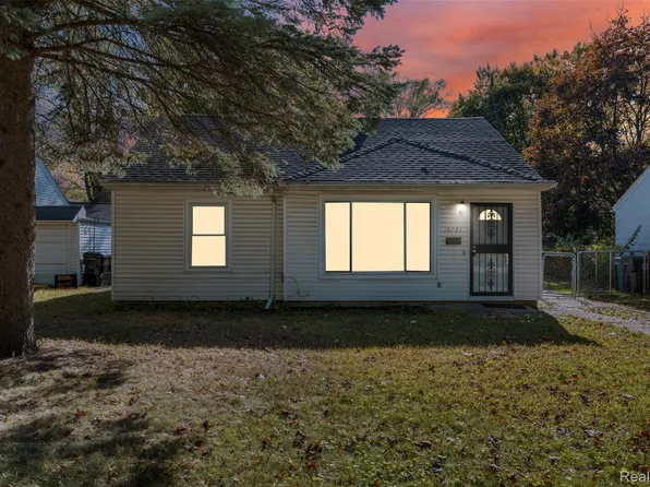 10721 Troy St, Oak Park, MI 48237