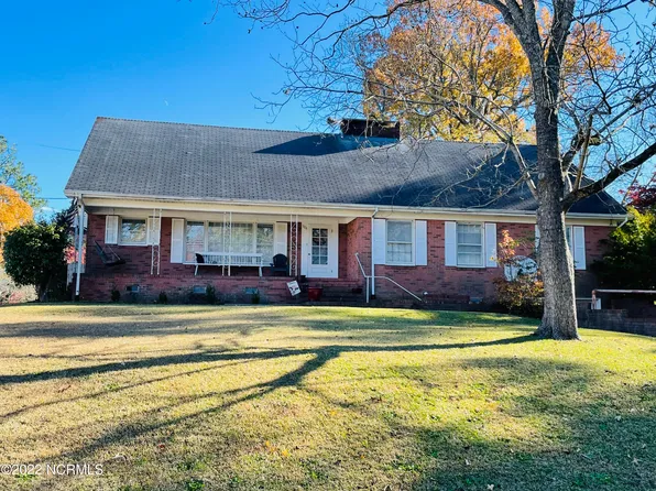 304 E Simmons Avenue, Williamston, NC 27892