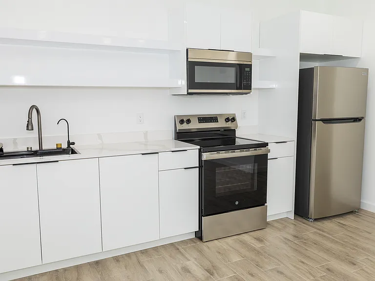 423 W Schunior St #1 — Photo 7