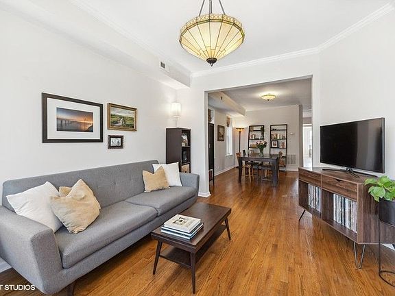 2nd image of 1741 W Catalpa Ave #2
