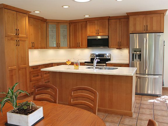 4th image of 801 Comox St #110
