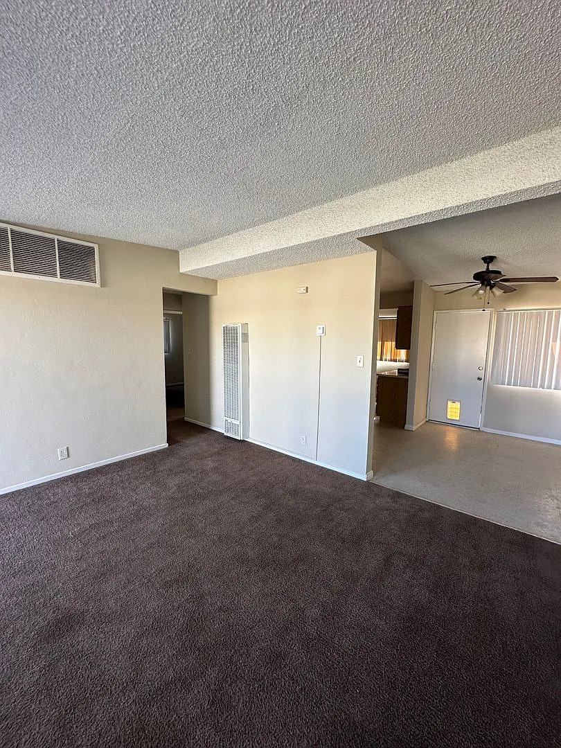 Cute 2 Bed 1 Bath — Photo 2
