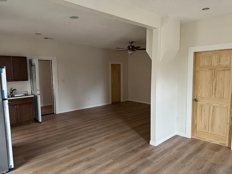 318 Clayton St — Photo 8