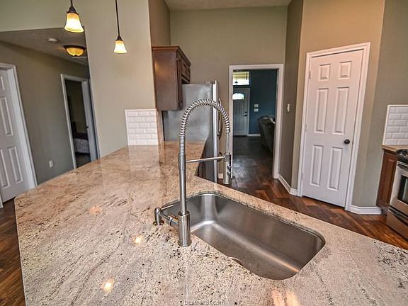 2nd image of 928 Barchetta Dr