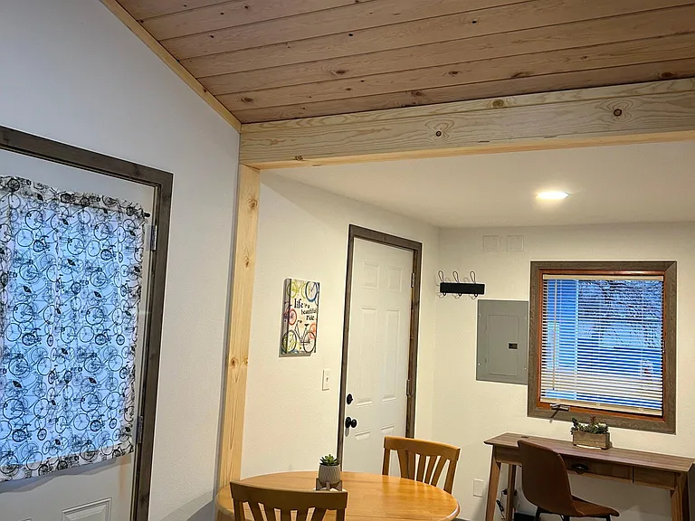 1006 Irvine Ave NW — Photo 8