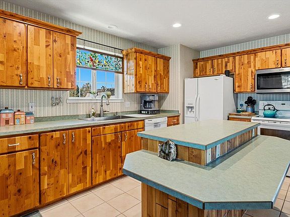4th image of 8818 SW Panorama Rd