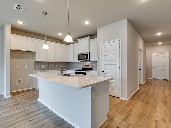 3rd image of 315 Crescent Ave