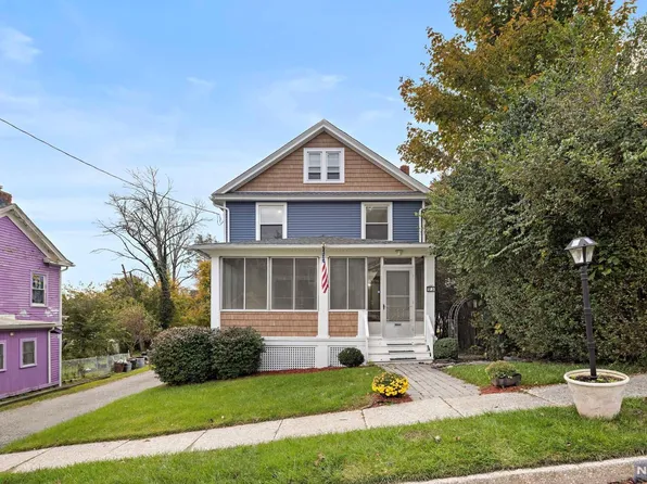 3 Foster St, Newton, NJ 07860