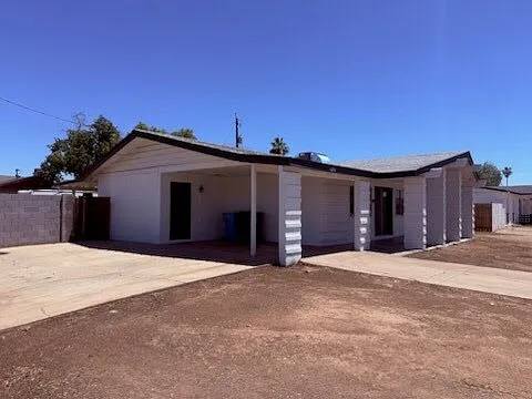 8238 W Amelia Ave — Photo 2
