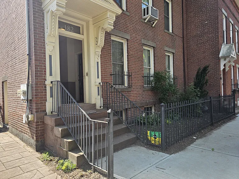 182 Chestnut St #1 — Photo 5