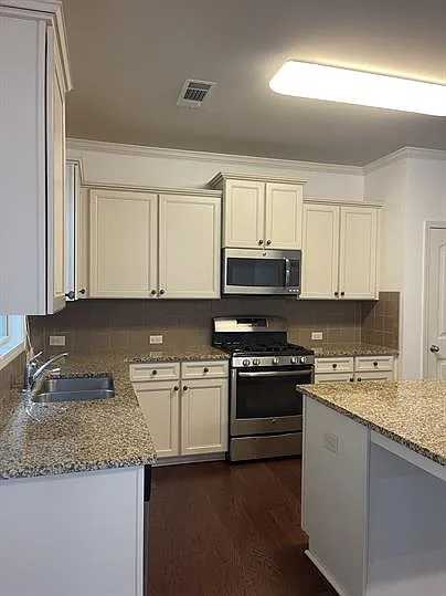 765 Westmoreland Ln — Photo 9