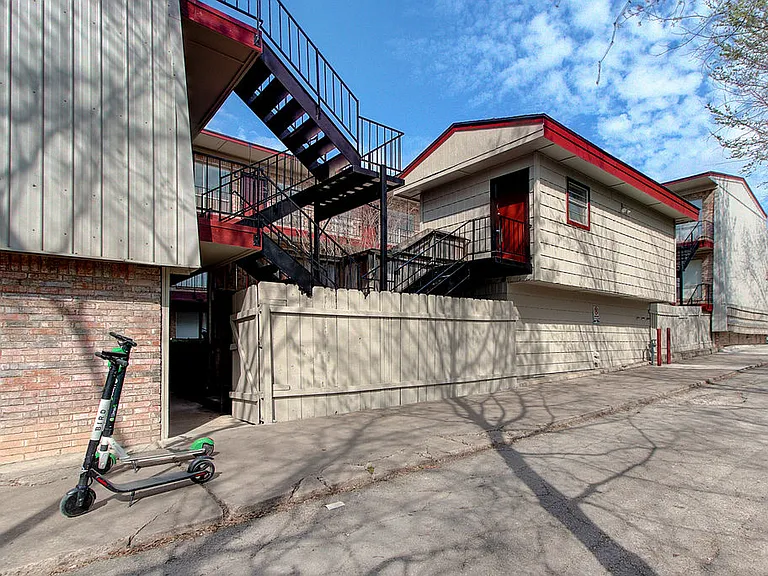 2207 Leon St #103 — Photo 18