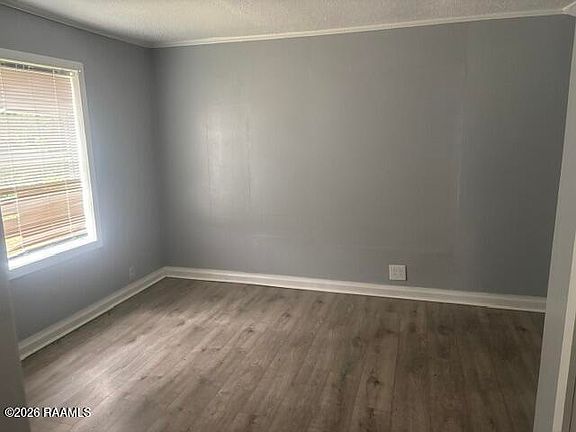 5th image of 1614 Iris Dr