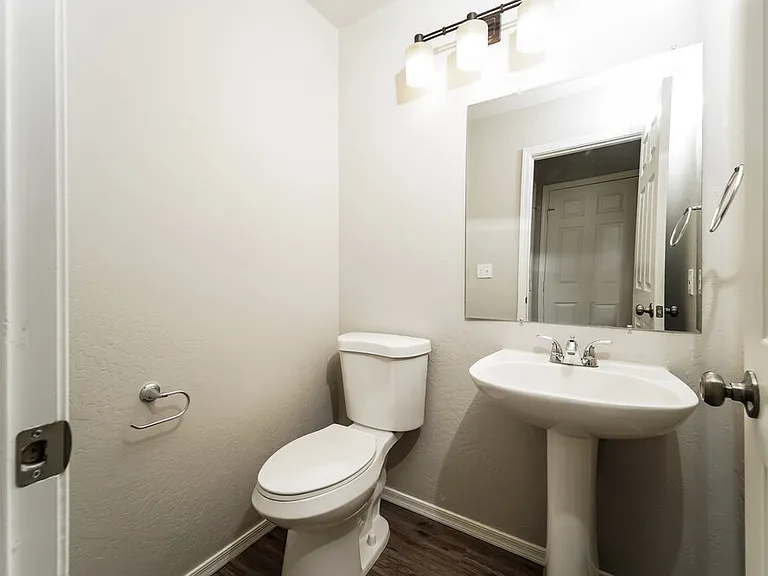 2151 E Briarwood Ter — Photo 16