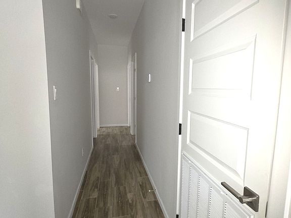 4th image of 913 N Clarence Ave #2